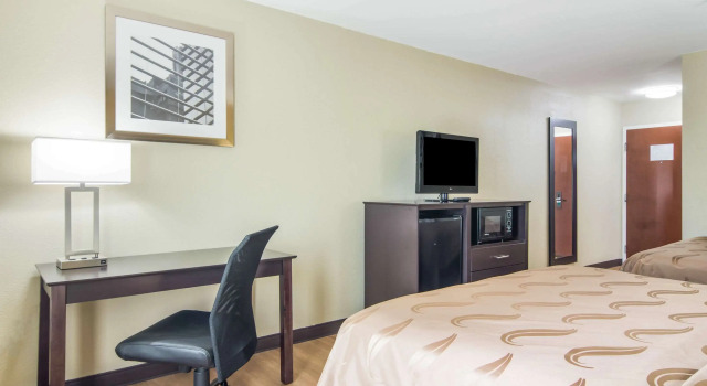 Четырёхместный номер Standard Quality Inn & Suites Canton, GA