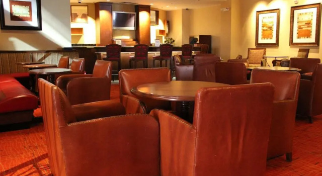 Кровать в общем номере Odawa Hotel