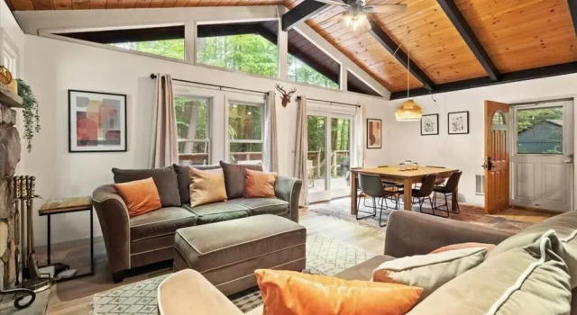 Unique 3Bedroom Poconos Chalet