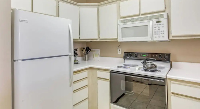 Golf Getaway w/ Pool Access in Myrtle Beach!, Забронировать Отель Миртл-Бич Гранд-Странд, рядом с Outlet Park at Waccamaw Shopping Center