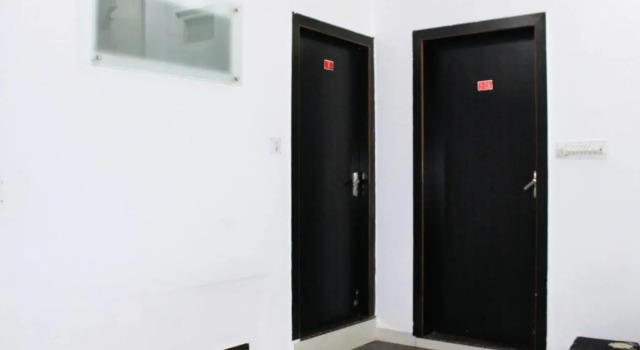 Maruti Group of Hotels - Tulsi Hotel, Забронировать Отель Отели штата Раджастхана с парковкой, Парковка