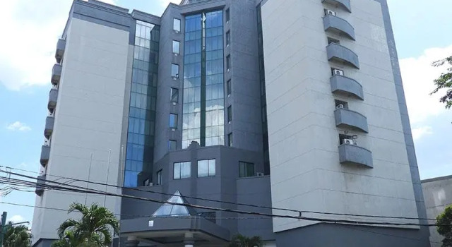 Кровать в общем номере Maxwell Hotel Jakarta