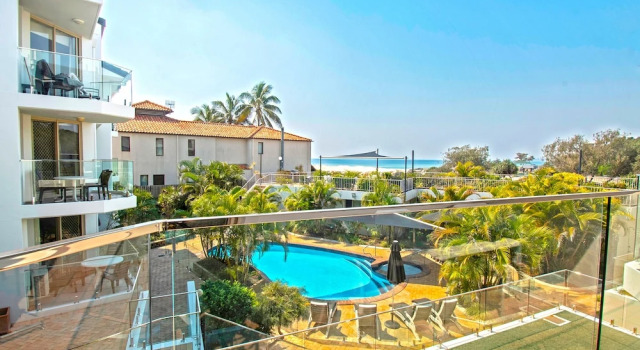 Апартаменты с 2 комнатами с балконом и с красивым видом из окна Sandcastles On Currumbin Beachfront, Gold Coast