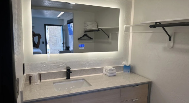 Четырёхместный номер Economy Sway Hotel Lake Havasu