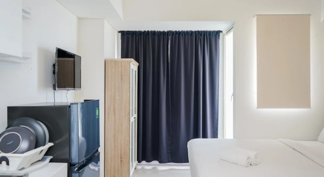 Beautiful and Comfy Studio at Silk Town Apartment, Book Apartment Hotels in South Tangerang with a Pool, Swimming Pool
