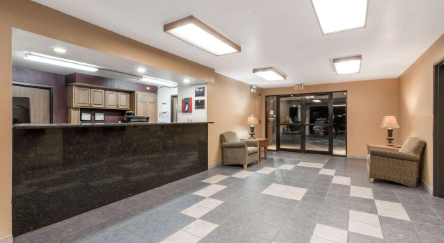 Super 8 By Wyndham Prince Frederick