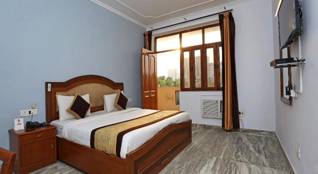 OYO 13843 Moonlight Residency