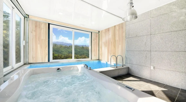 Номер Standard c 1 комнатой с балконом Sokcho Lasso Pool Villa Pension