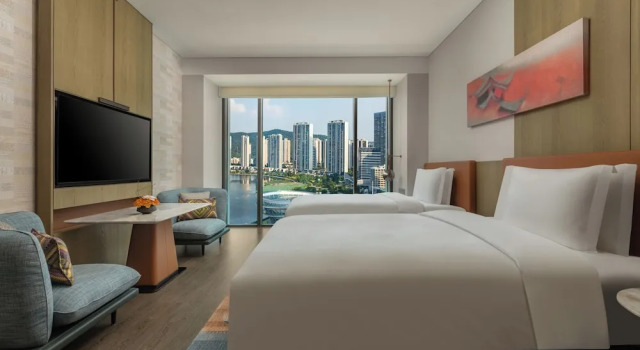 Четырёхместный номер Standard с видом на окрестности Hotel Indigo Changsha Meixi Lake