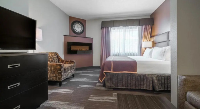 Люкс Holiday Inn Express Hotel & Suites St. Paul - Woodbury by IHG