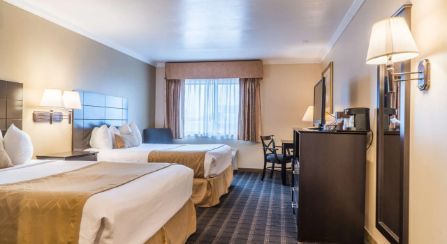 Четырёхместный номер Standard Best Western Inn & Suites