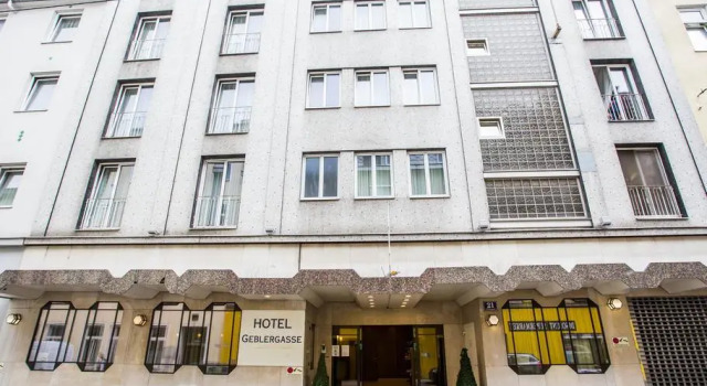 Кровать в общем номере Hotel Geblergasse