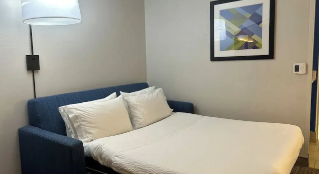 Holiday Inn Express & Suites Reidsville by IHG, Забронировать Отель Рейдсвилл Северная Каролина