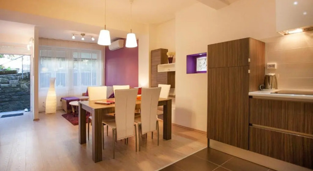 Апартаменты Feels Like Home Apartments
