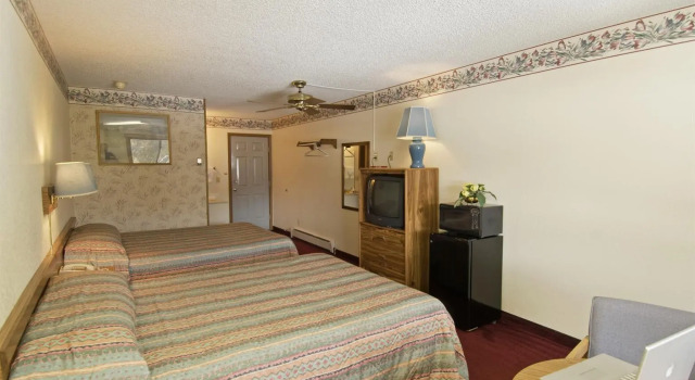 Четырёхместный номер Standard Big Horn Lodge