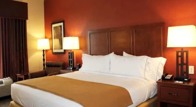 Run of House Holiday Inn Express & Suites Paducah West by IHG