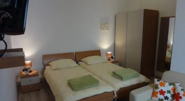 Room Mira, Rezerwuj Hostel Hotele w Split-Dalmatia County z parkingiem, Parking