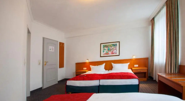 Трёхместный номер Standard Hansadom Hotel Köln Central by Mayburgh