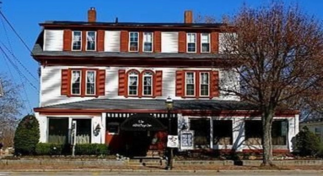 Old Village Inn Ogunquit, Забронировать Гостевой дом Оганквит штат Мэн, рядом с Театр в Оганквите
