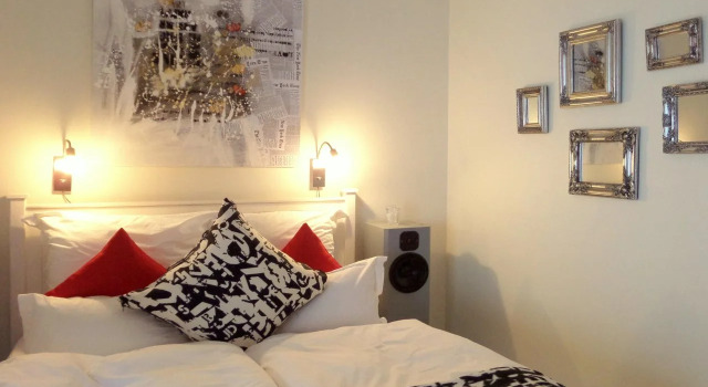 The Beautiful South Guesthouse, Забронировать Отель Отели Стелленбос с парковкой, рядом с African Art Boutique Stellenbosch, Парковка