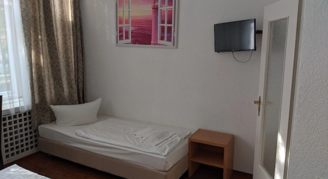 Hotel Haubach, Varaa Hotelli Charlottenburg Berliini