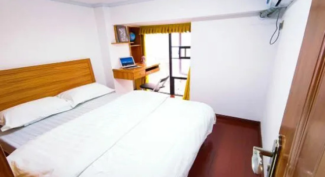 Семейный люкс с 3 комнатами Yingxin Homestay (Guangxi University)