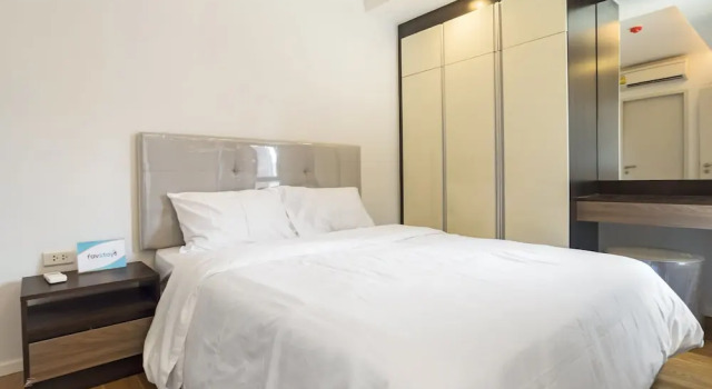 Focus Ploenchit By Favstay, Забронировать Отель Отели Бангкока с бассейном, рядом с Улица Сой Ковбой, Бассейн