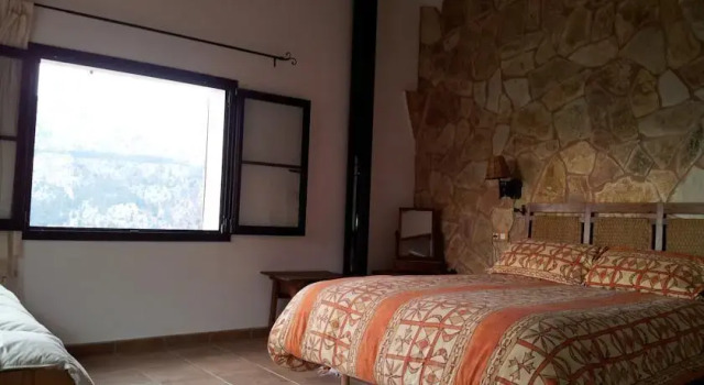 Es Marroig, Book Hotel  