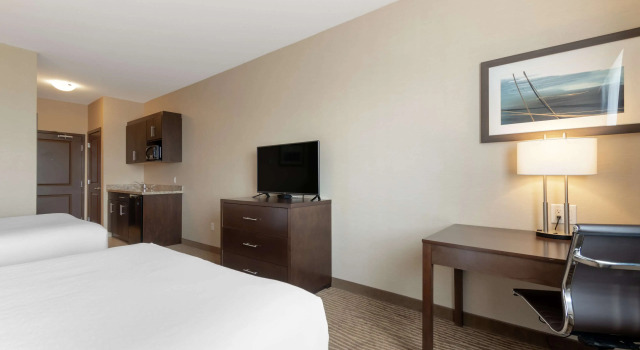 Четырёхместный номер Standard Best Western Plus Moosomin Hotel