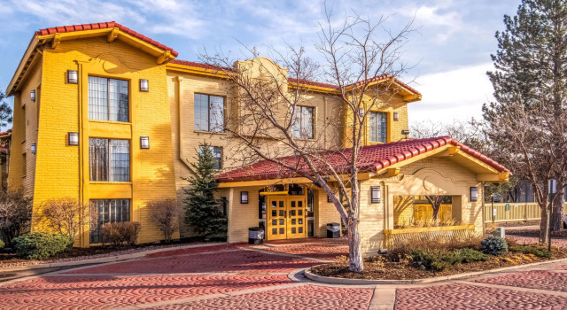 La Quinta Inn by Wyndham Colorado Springs Garden of the Gods, Varaa Hotelli Hotellit Colorado Springs uima-altaalla, Uima-allas
