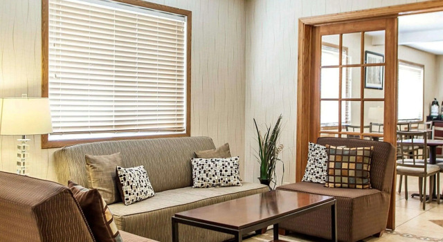 Quality Inn & Suites Davenport near I-80