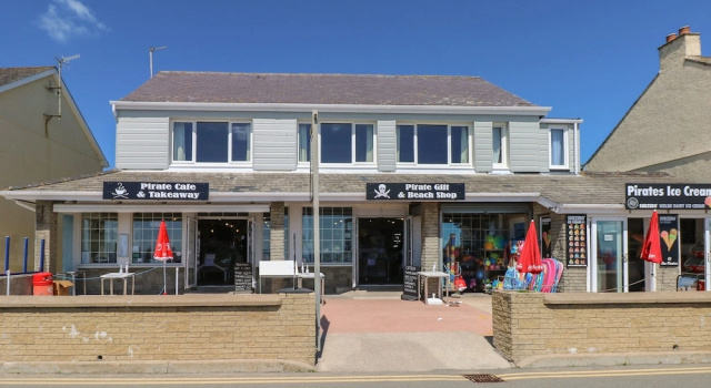The Pirate, Book Feriehus Amroth Pembrokeshire