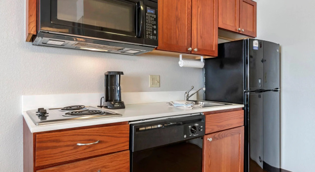 Четырёхместный номер Standard MainStay Suites Emporia