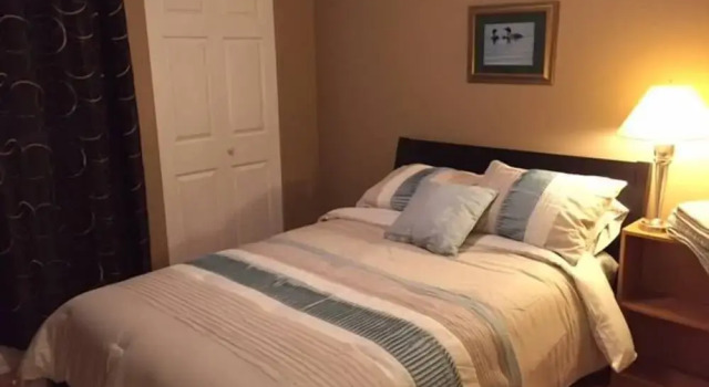 Коттедж Very Large & Welcoming London Bungalow