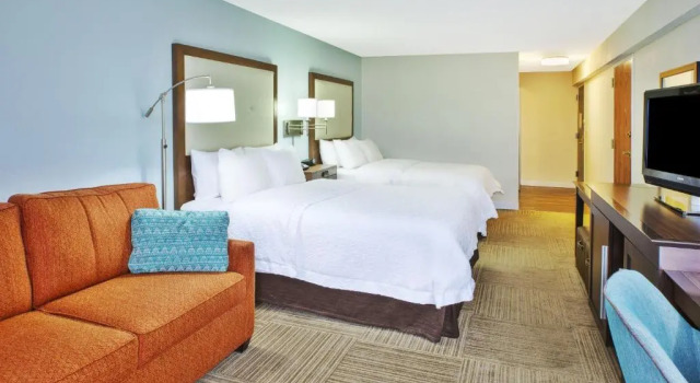 Четырёхместный номер Deluxe Hampton Inn Gaylord