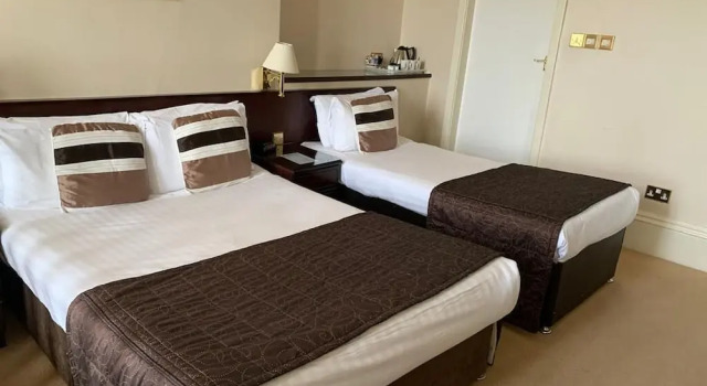 Семейный номер Standard Royal Clifton Hotel