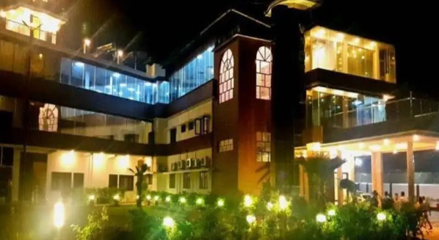 Hotel JSR INN, Rezerwuj Hotel Hotele w Uttarakhand z basenem, Basen