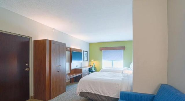 Двухместный люкс Holiday Inn Express Hotel & Suites Tampa-USF-Busch Gardens by IHG