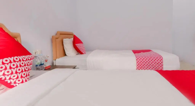 Deluxe Twin room OYO 1415 Gelora Guest House