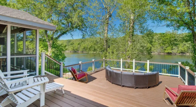 Коттедж Fire Pit & Grill: Riverfront Home in Arkansas