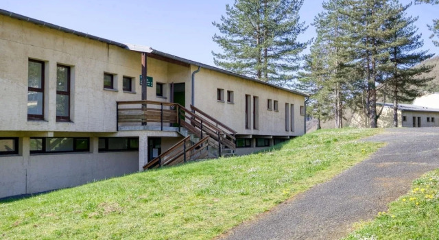 Lake View Miremont Apartment for 5