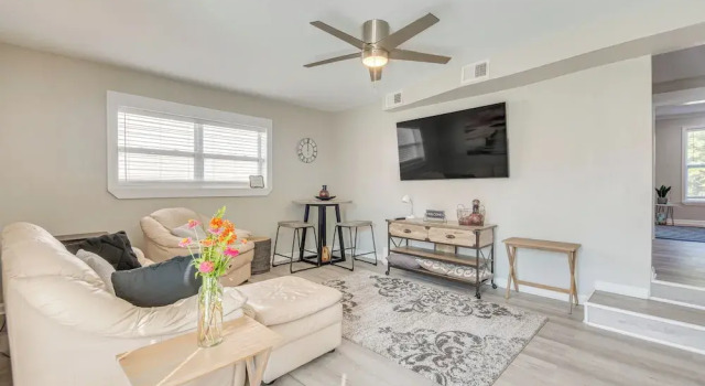 Коттедж 1 Mi to Dtwn: Home w/ Furnished Patio in Pensacola