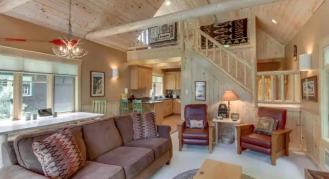 Metolius Cabin 7, Book Hotel Hoteller i Camp Sherman med parkering, Parkering