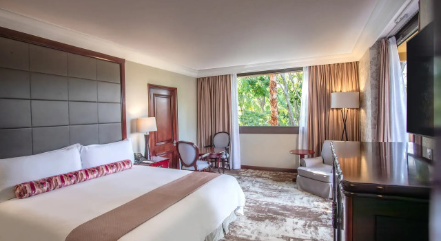 Номер Superior с балконом The Cascades Hotel at Sun City