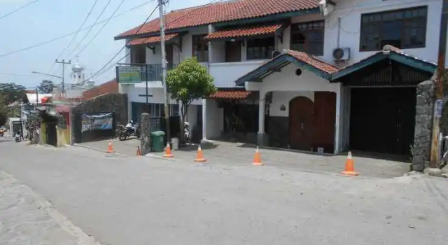 Rumah Syariah & Kolam Renang Bugenville Guesthouse, Rezervasyon Otel Bandung Kidul Bandung