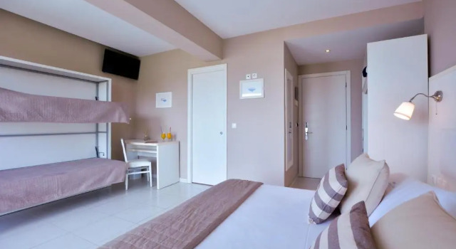 Четырёхместный номер Standard с частичным видом на море Sidari Beach Hotel