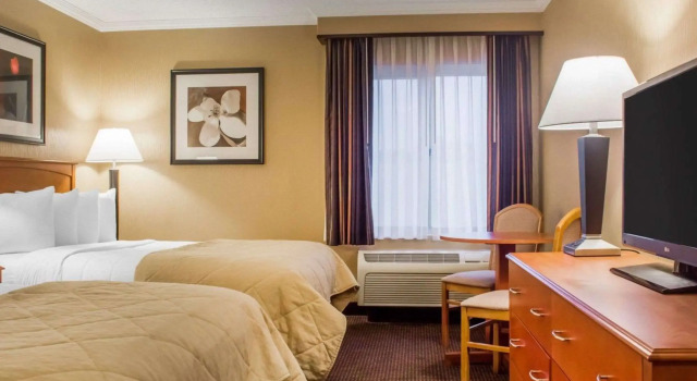 Четырёхместный номер Standard Clarion Hotel & Suites Riverfront