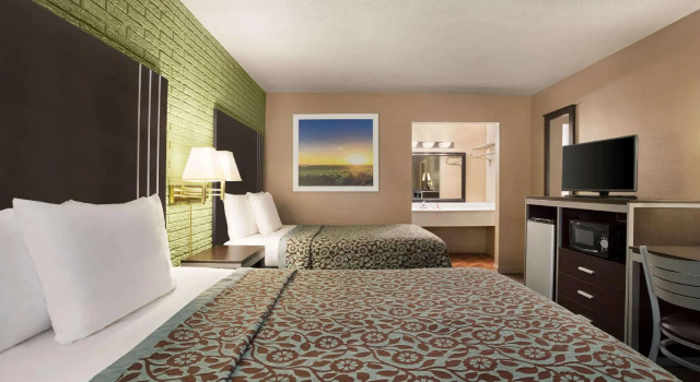 Четырёхместный номер Standard Days Inn by Wyndham Hardeeville/ I-95 State Line