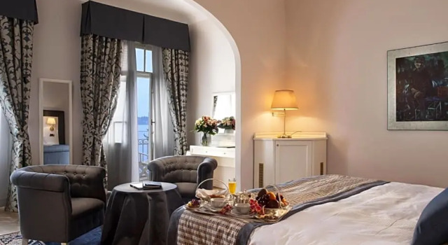 Полулюкс с балконом и с видом на озеро Hotel Du Lac Gardone Riviera