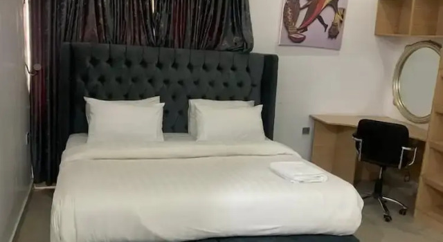 Ellex Sleeves Apartment